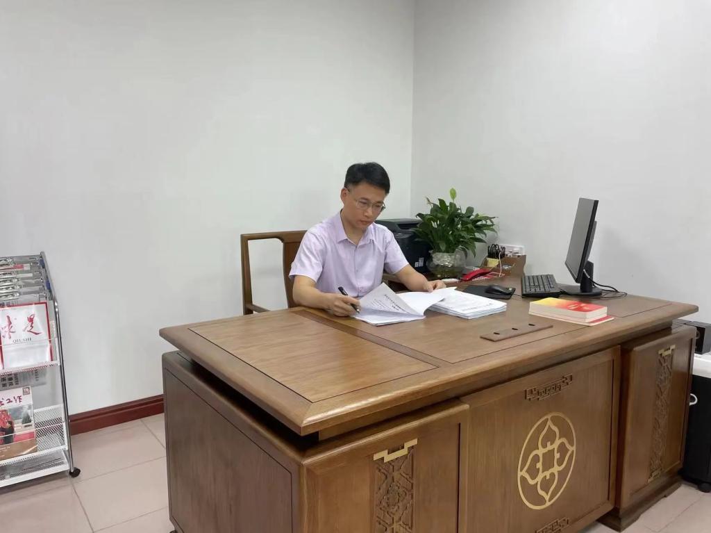 中国安博在线校友许云获评第六届  广东省“人民满意的公务员”称号